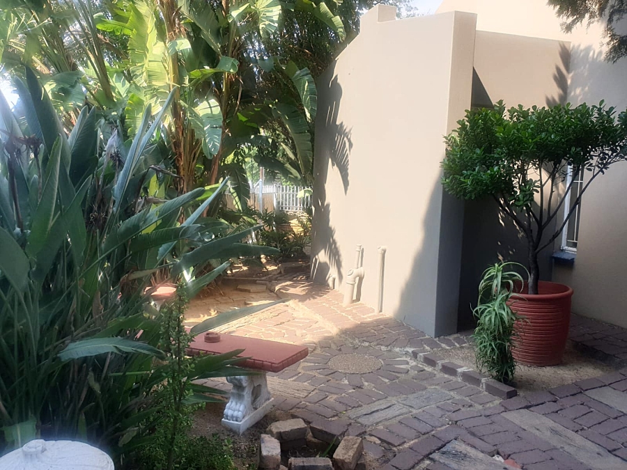 To Let 1 Bedroom Property for Rent in Garsfontein Gauteng