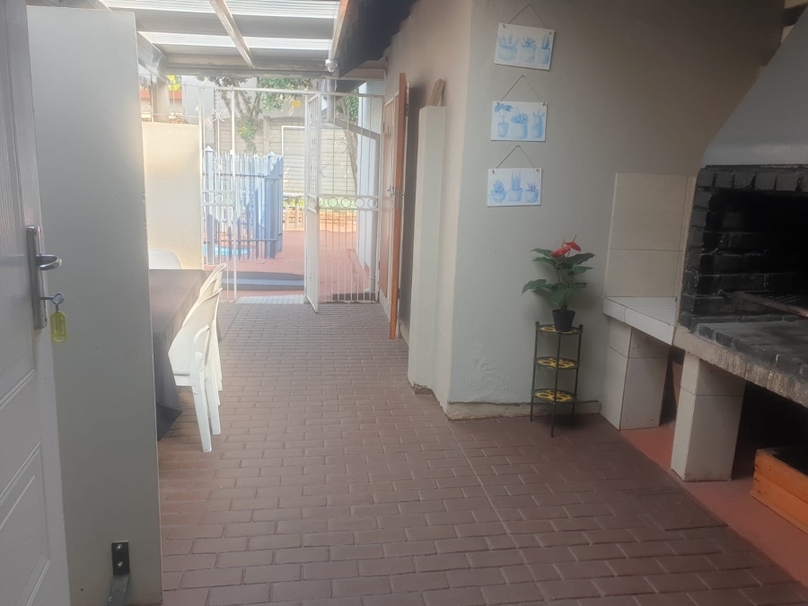 To Let 1 Bedroom Property for Rent in Garsfontein Gauteng