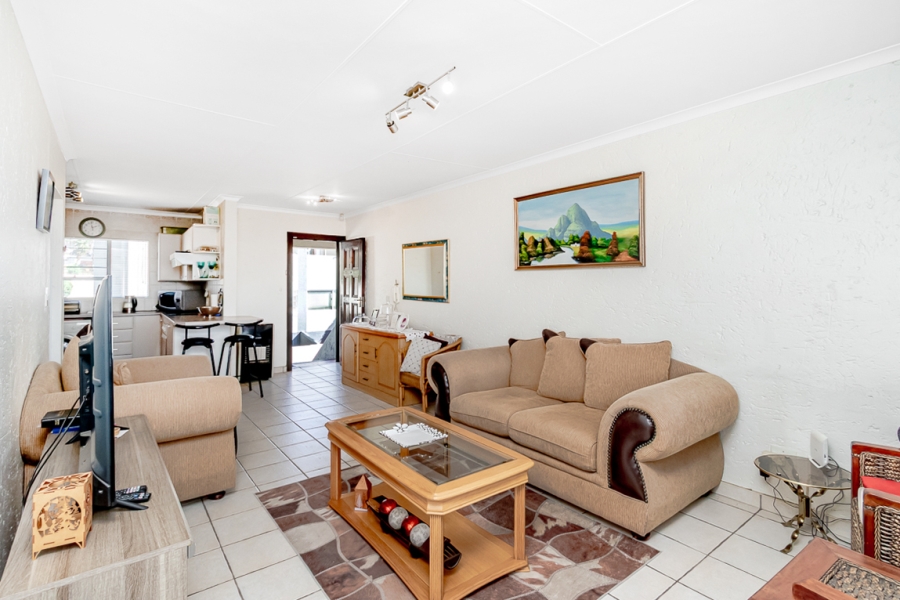 2 Bedroom Property for Sale in Constantia Kloof Gauteng