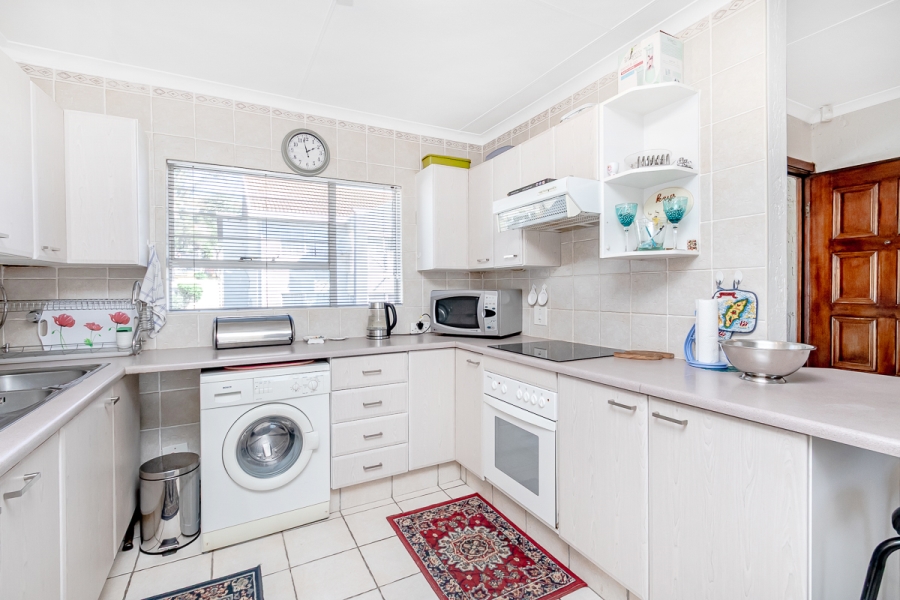2 Bedroom Property for Sale in Constantia Kloof Gauteng