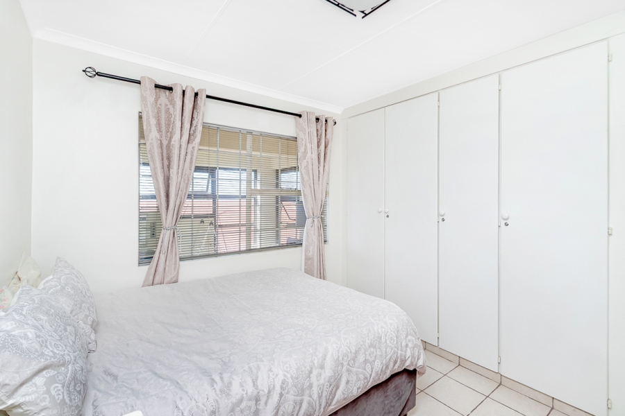 2 Bedroom Property for Sale in Constantia Kloof Gauteng