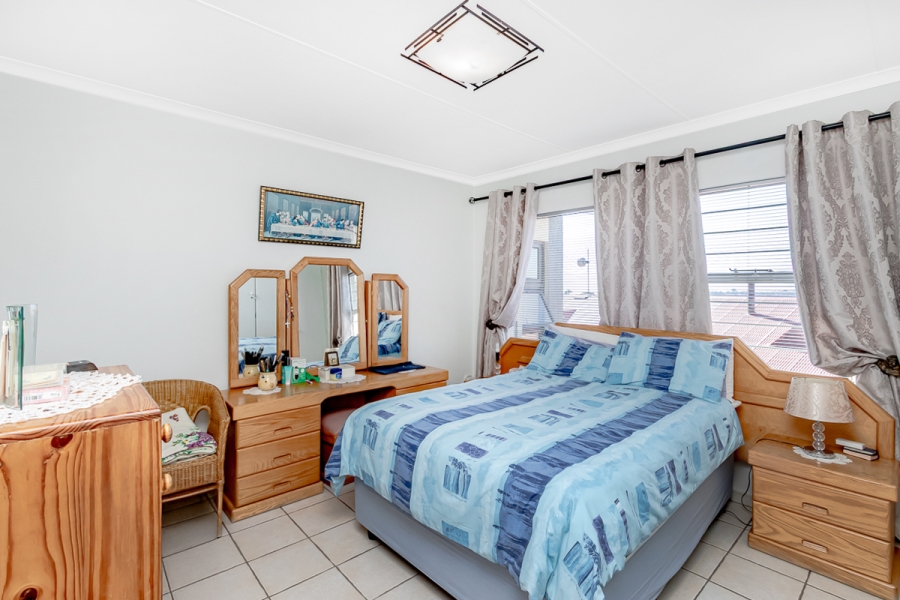 2 Bedroom Property for Sale in Constantia Kloof Gauteng