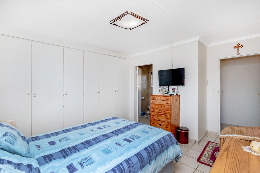 2 Bedroom Property for Sale in Constantia Kloof Gauteng