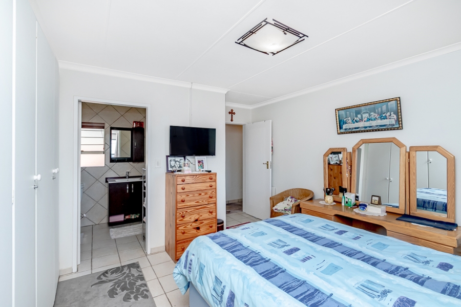 2 Bedroom Property for Sale in Constantia Kloof Gauteng