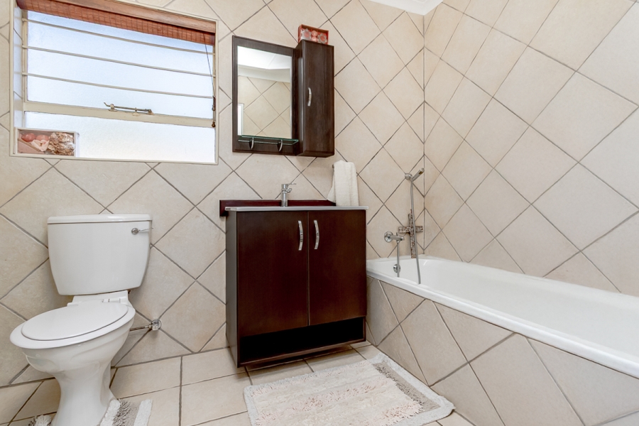 2 Bedroom Property for Sale in Constantia Kloof Gauteng