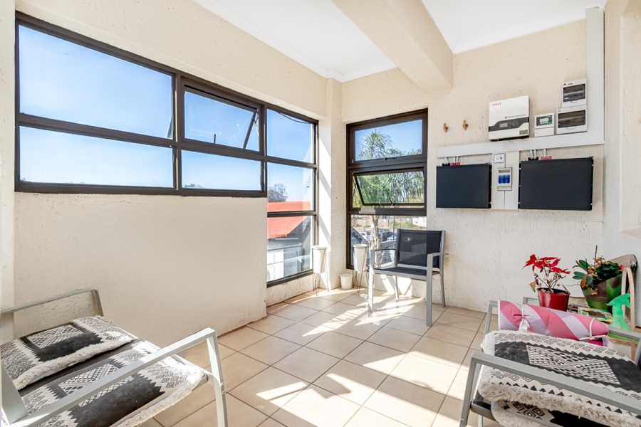 2 Bedroom Property for Sale in Constantia Kloof Gauteng