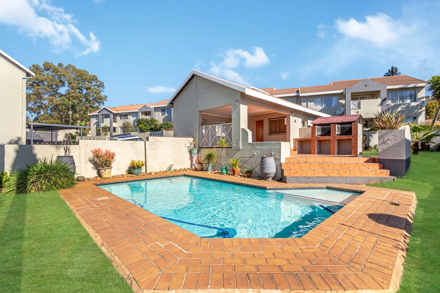 2 Bedroom Property for Sale in Constantia Kloof Gauteng