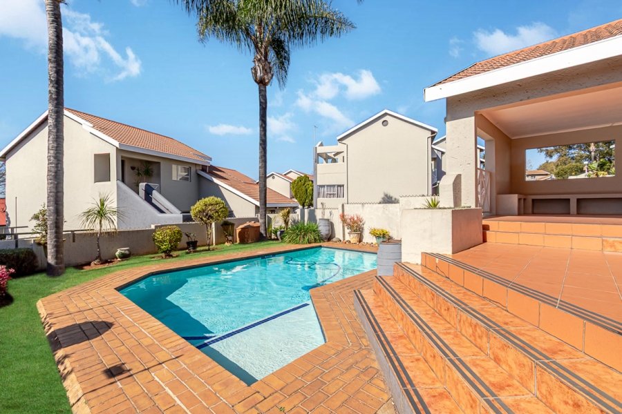 2 Bedroom Property for Sale in Constantia Kloof Gauteng