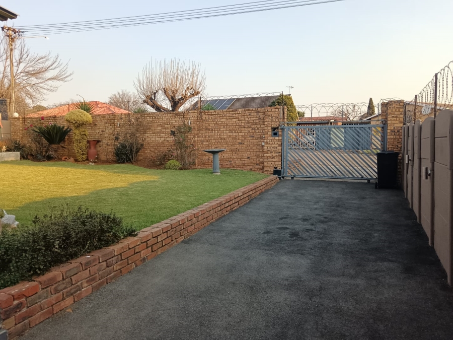 3 Bedroom Property for Sale in Klopperpark Gauteng