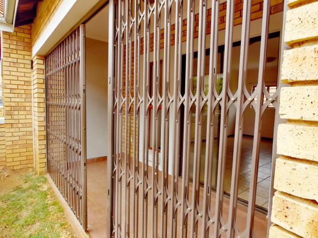 To Let 2 Bedroom Property for Rent in Randpark Ridge Gauteng