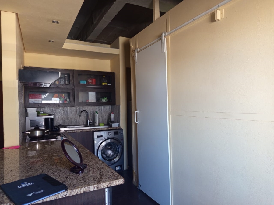 To Let 1 Bedroom Property for Rent in Braamfontein Gauteng