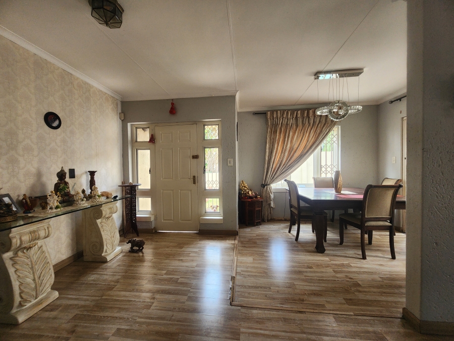To Let 4 Bedroom Property for Rent in Douglasdale Gauteng