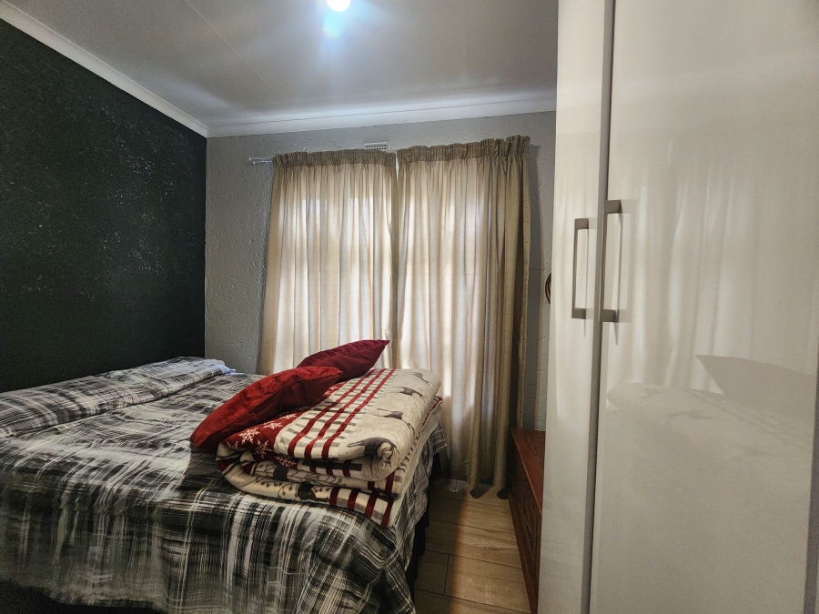 To Let 4 Bedroom Property for Rent in Douglasdale Gauteng