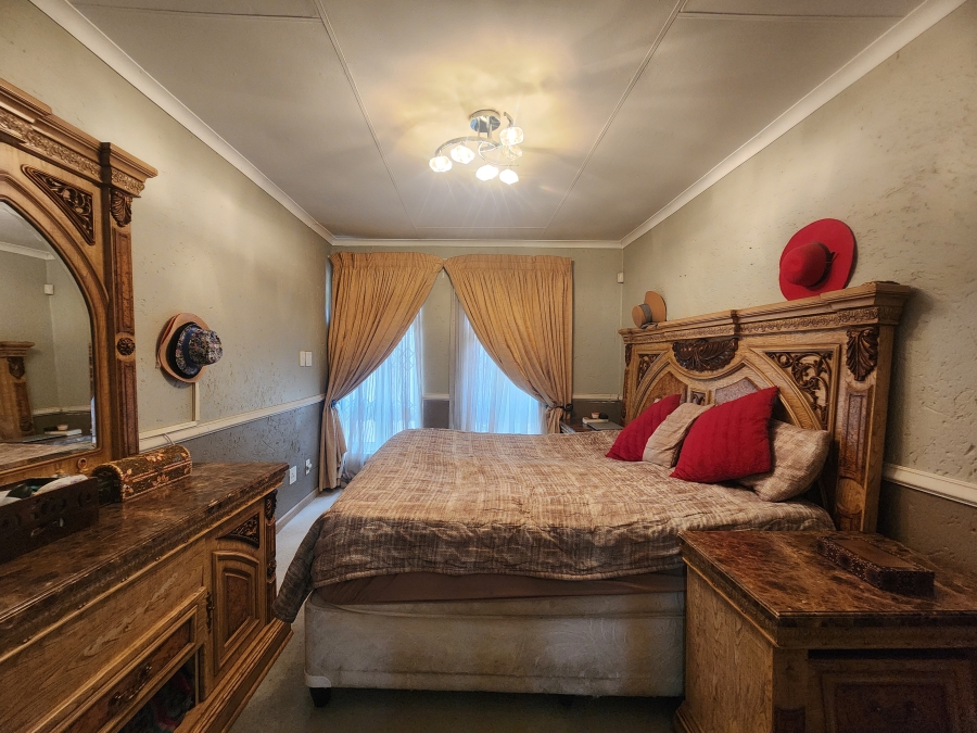 To Let 4 Bedroom Property for Rent in Douglasdale Gauteng