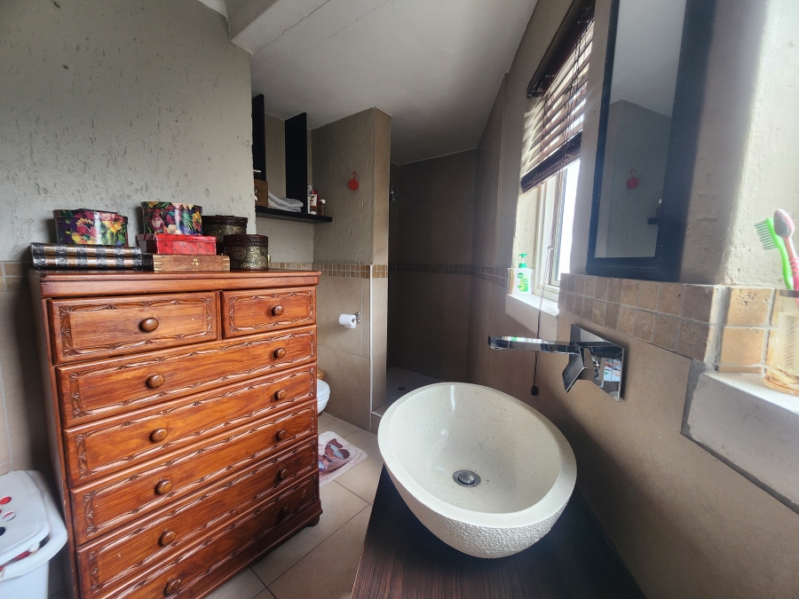 To Let 4 Bedroom Property for Rent in Douglasdale Gauteng