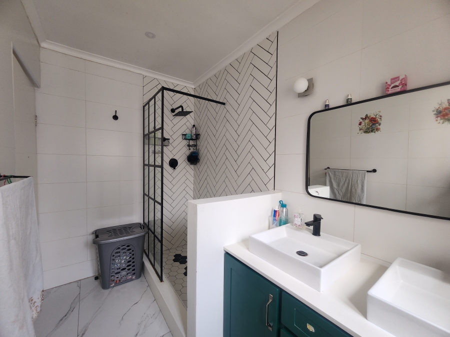 To Let 4 Bedroom Property for Rent in Douglasdale Gauteng