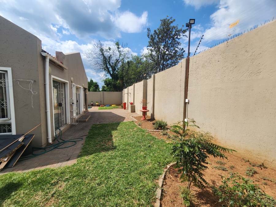 To Let 4 Bedroom Property for Rent in Douglasdale Gauteng