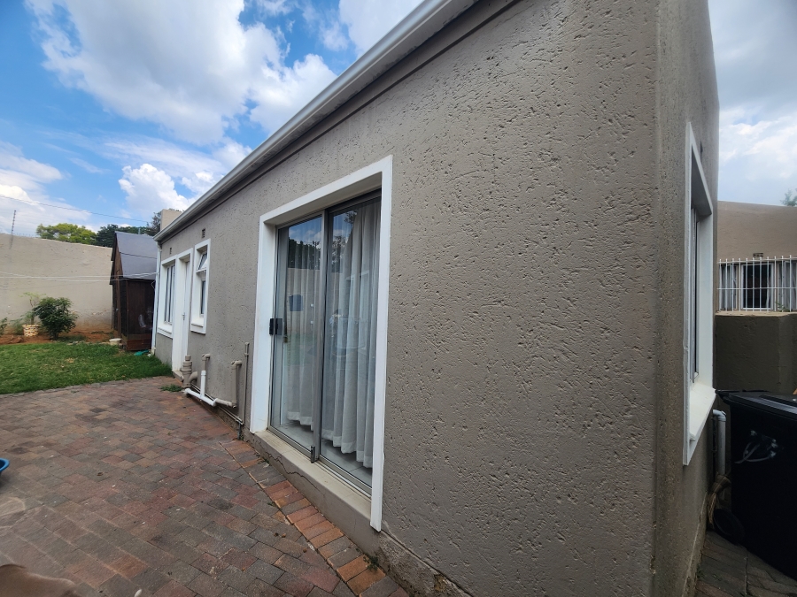 To Let 4 Bedroom Property for Rent in Douglasdale Gauteng