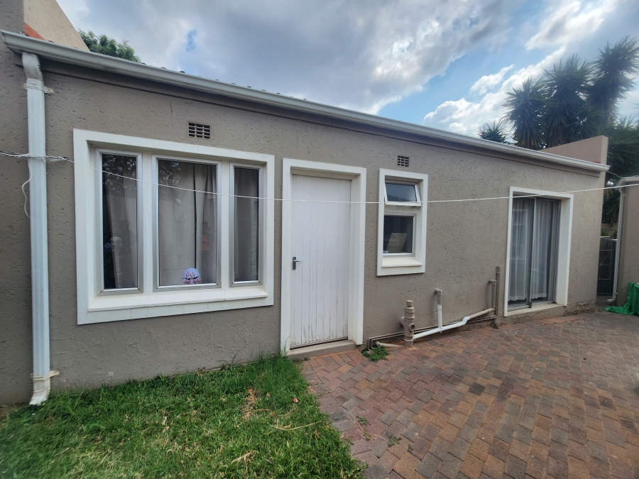 To Let 4 Bedroom Property for Rent in Douglasdale Gauteng