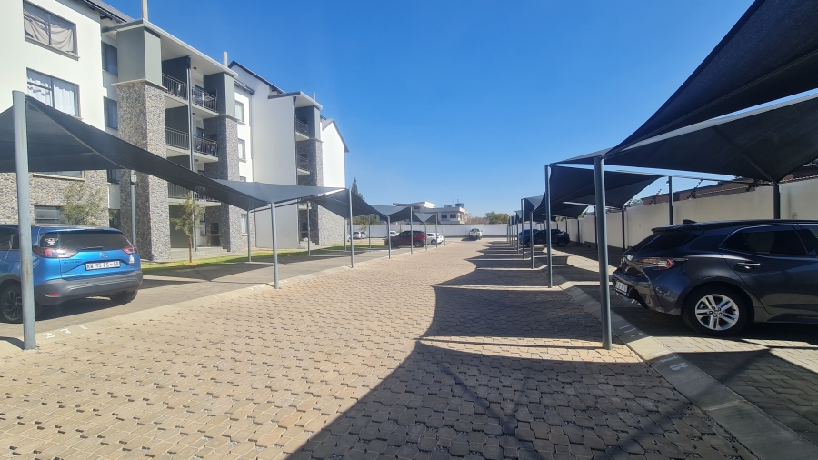 To Let 2 Bedroom Property for Rent in Glen Marais Gauteng
