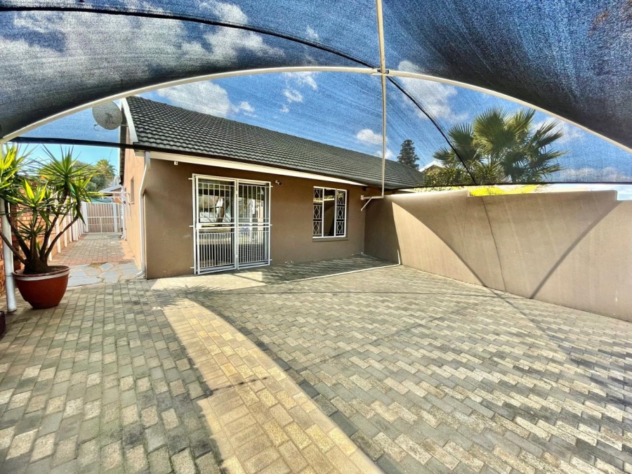 To Let 1 Bedroom Property for Rent in Randhart Gauteng