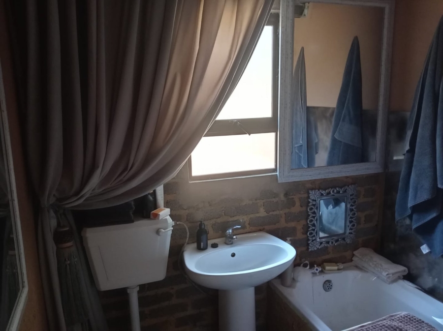 2 Bedroom Property for Sale in Rikasrus A H Gauteng