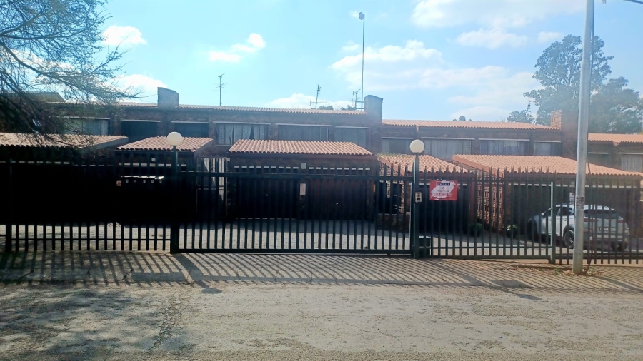 3 Bedroom Property for Sale in Cresta Gauteng