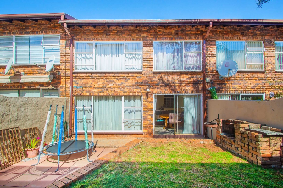 3 Bedroom Property for Sale in Roodekrans Gauteng