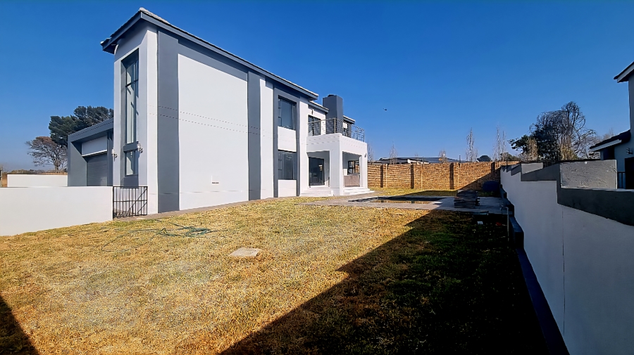 4 Bedroom Property for Sale in Blue Hills Gauteng