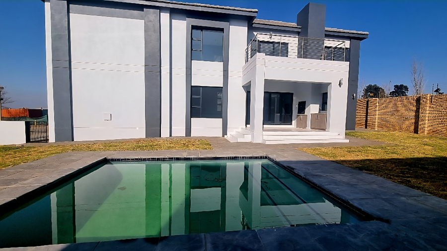 4 Bedroom Property for Sale in Blue Hills Gauteng