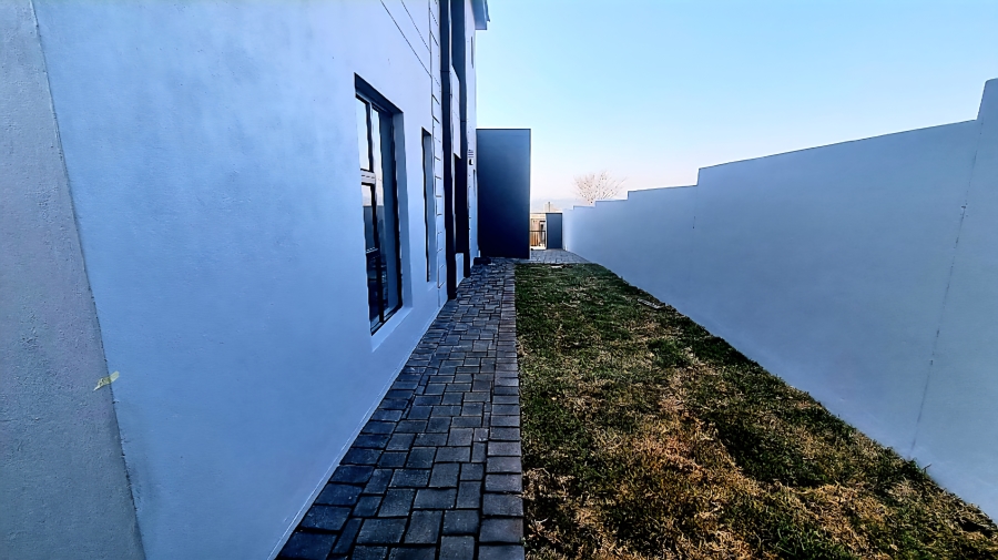 4 Bedroom Property for Sale in Blue Hills Gauteng