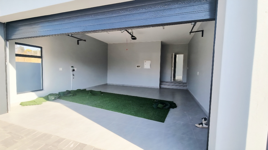 4 Bedroom Property for Sale in Blue Hills Gauteng