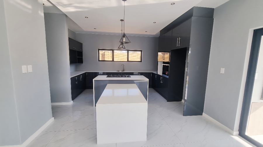 4 Bedroom Property for Sale in Blue Hills Gauteng