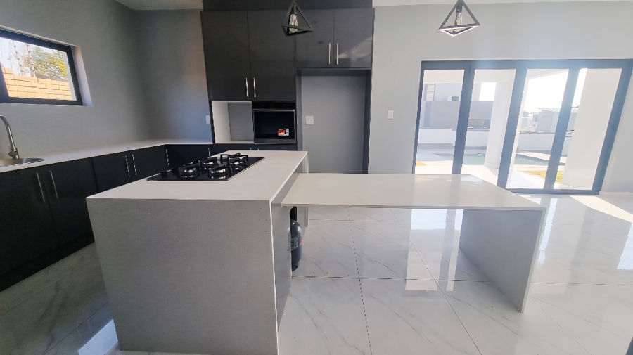 4 Bedroom Property for Sale in Blue Hills Gauteng