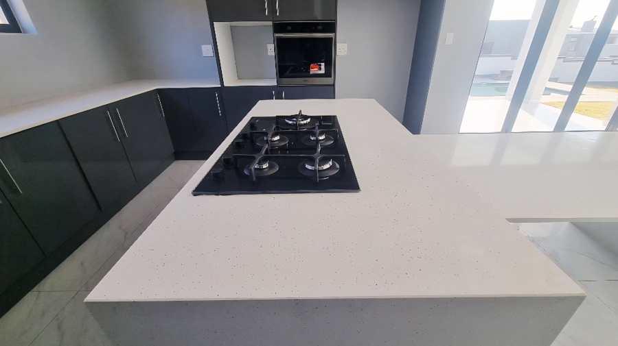 4 Bedroom Property for Sale in Blue Hills Gauteng
