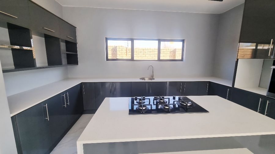 4 Bedroom Property for Sale in Blue Hills Gauteng
