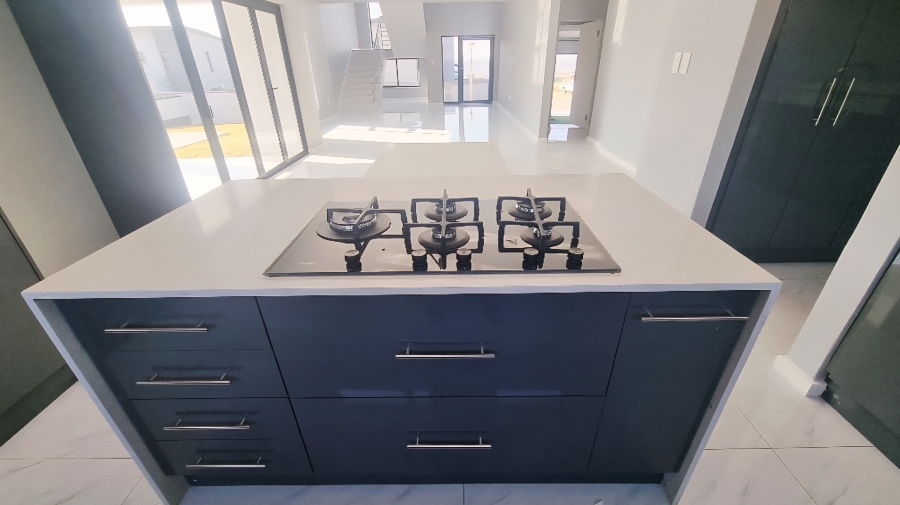 4 Bedroom Property for Sale in Blue Hills Gauteng