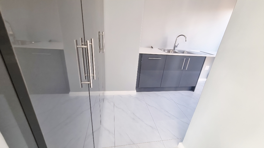 4 Bedroom Property for Sale in Blue Hills Gauteng