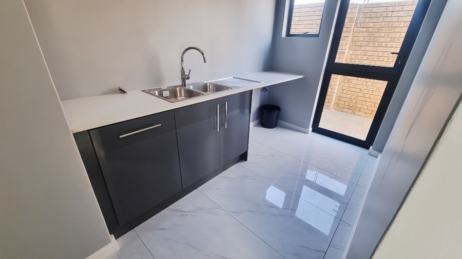 4 Bedroom Property for Sale in Blue Hills Gauteng