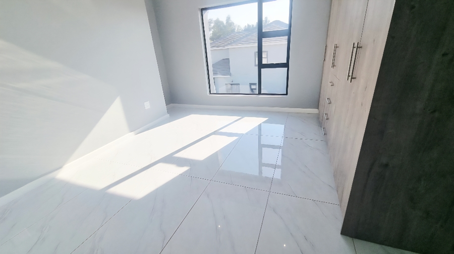 4 Bedroom Property for Sale in Blue Hills Gauteng