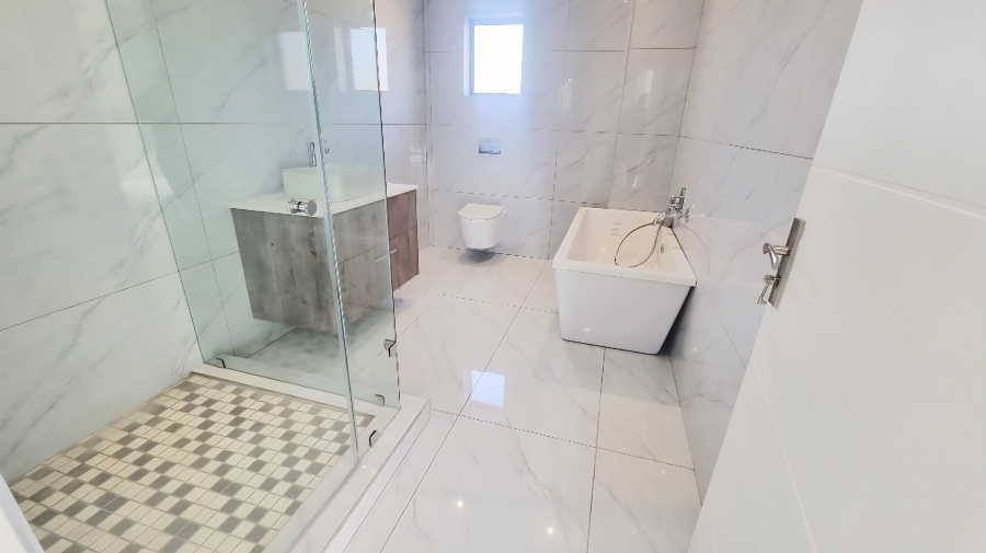 4 Bedroom Property for Sale in Blue Hills Gauteng