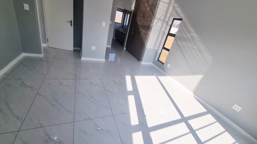 4 Bedroom Property for Sale in Blue Hills Gauteng