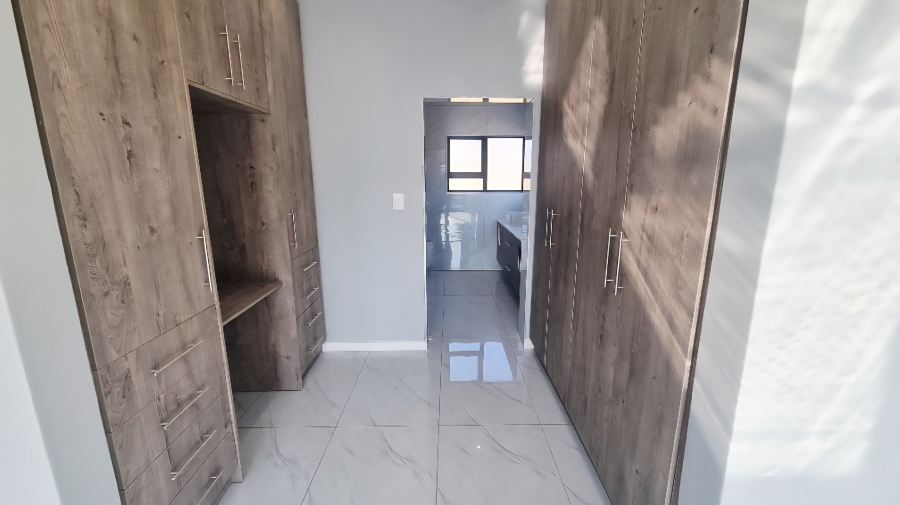 4 Bedroom Property for Sale in Blue Hills Gauteng