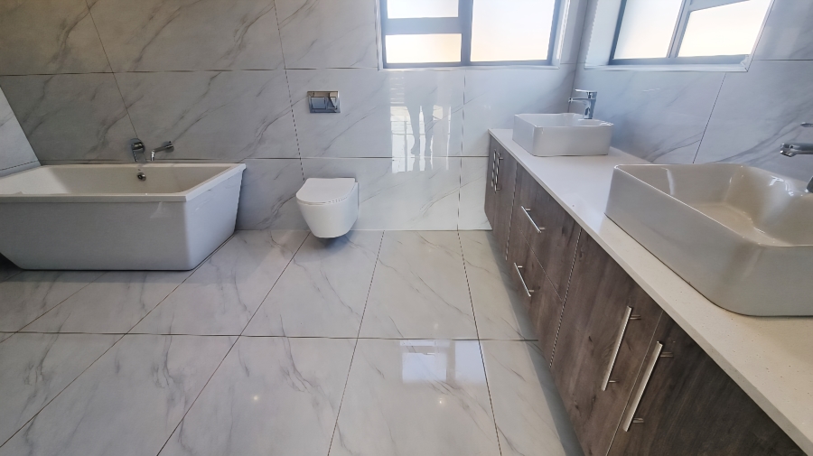 4 Bedroom Property for Sale in Blue Hills Gauteng