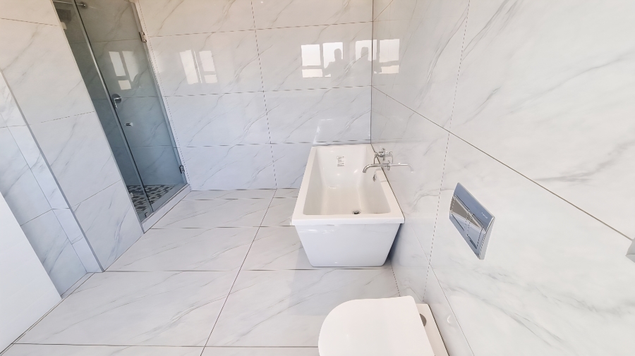 4 Bedroom Property for Sale in Blue Hills Gauteng