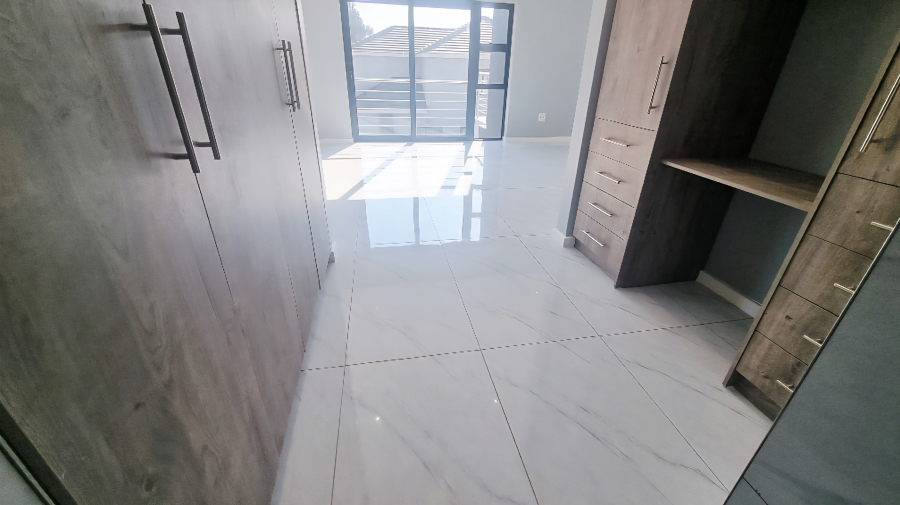 4 Bedroom Property for Sale in Blue Hills Gauteng