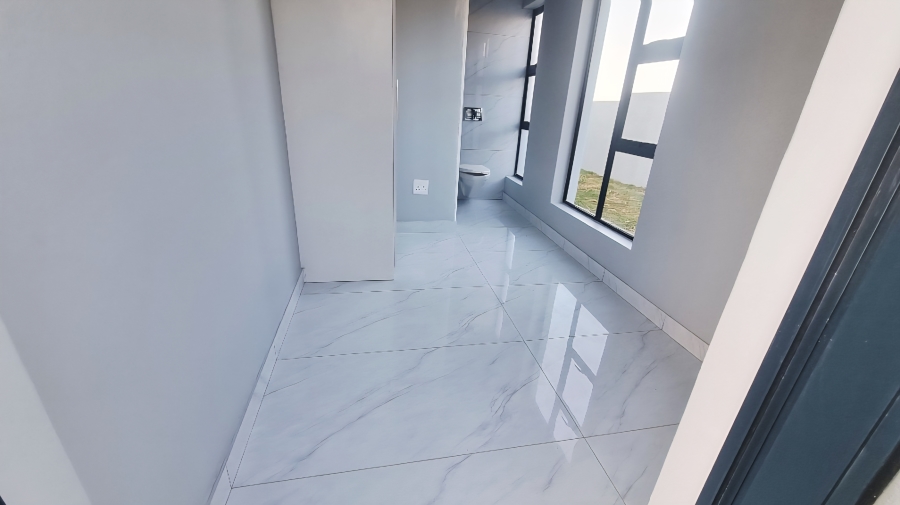 4 Bedroom Property for Sale in Blue Hills Gauteng