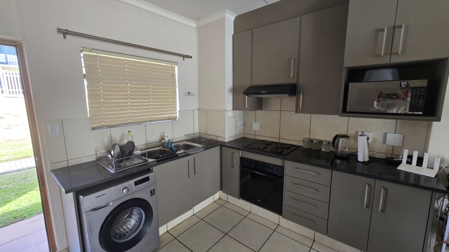 To Let 2 Bedroom Property for Rent in Barbeque Downs Gauteng