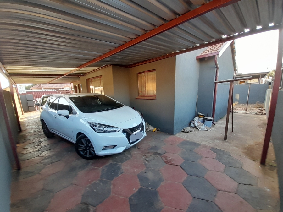 3 Bedroom Property for Sale in Lotus Gardens Gauteng