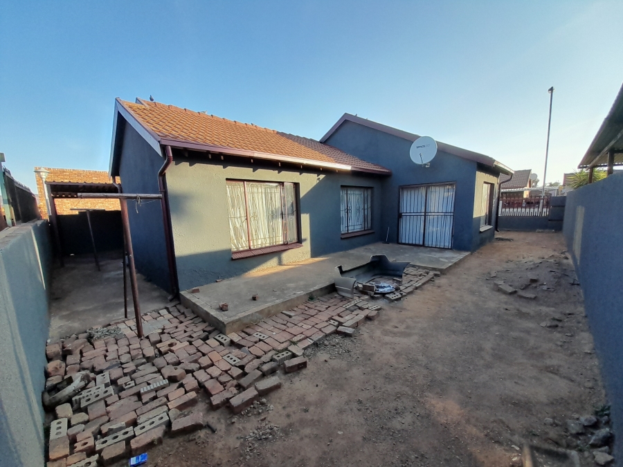 3 Bedroom Property for Sale in Lotus Gardens Gauteng